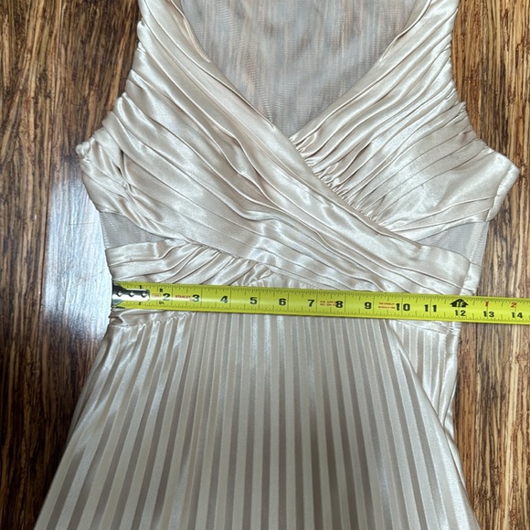 Masquerade champagne gold pleated v-neck mesh illusion back gown size small - Picture 12 of 13